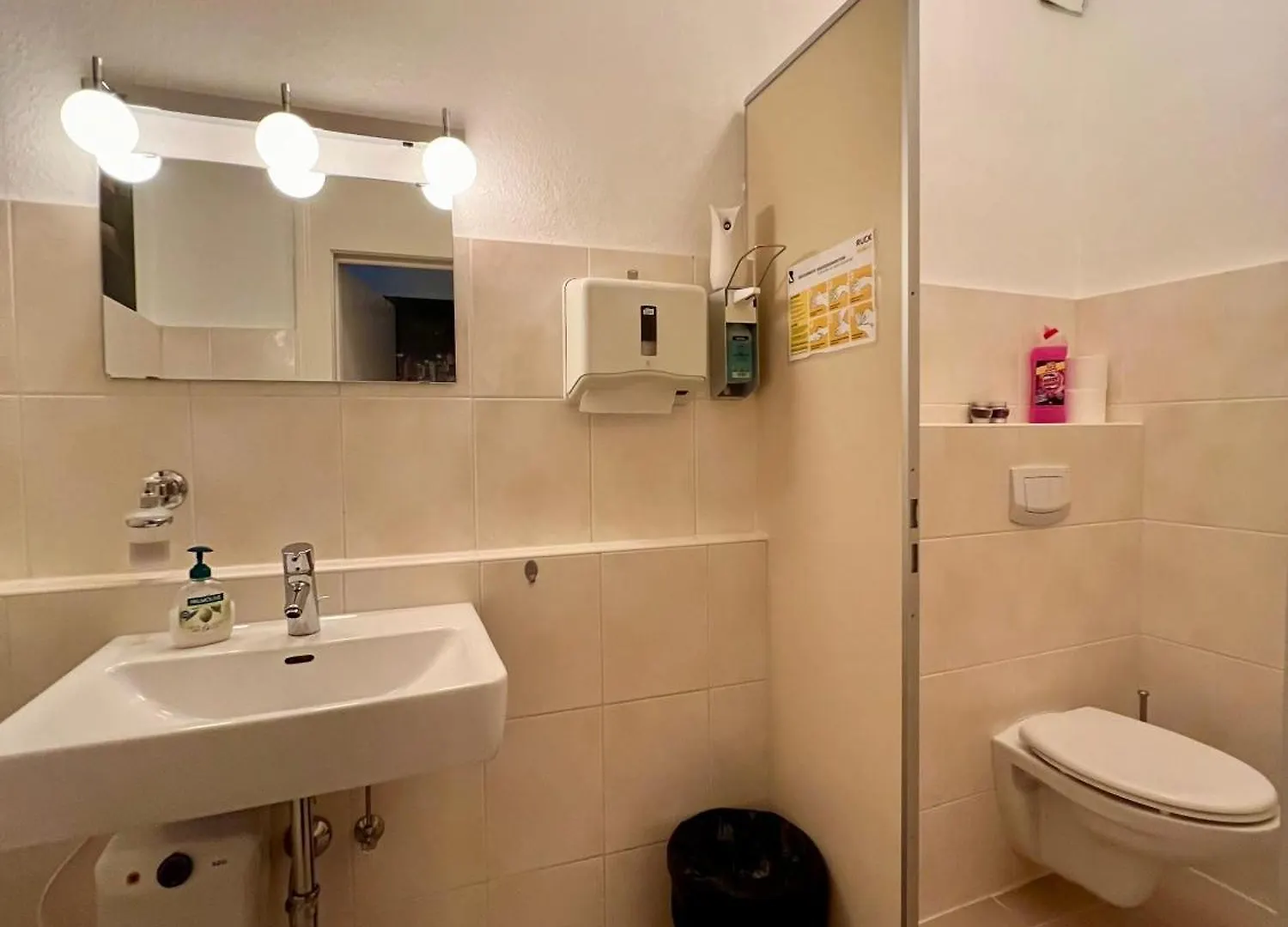 Sahara Hosting Apartments Nuernberg City Room 1